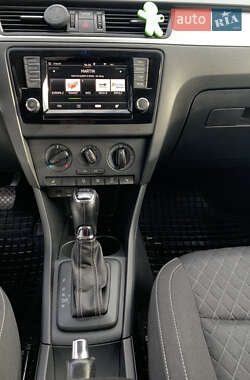 Хетчбек Skoda Rapid 2015 в 