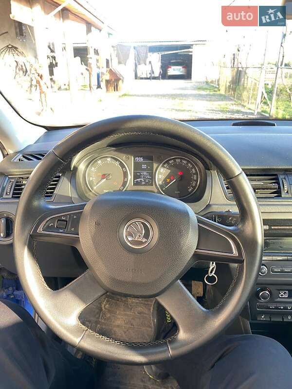 Лифтбек Skoda Rapid 2013 в Среднем