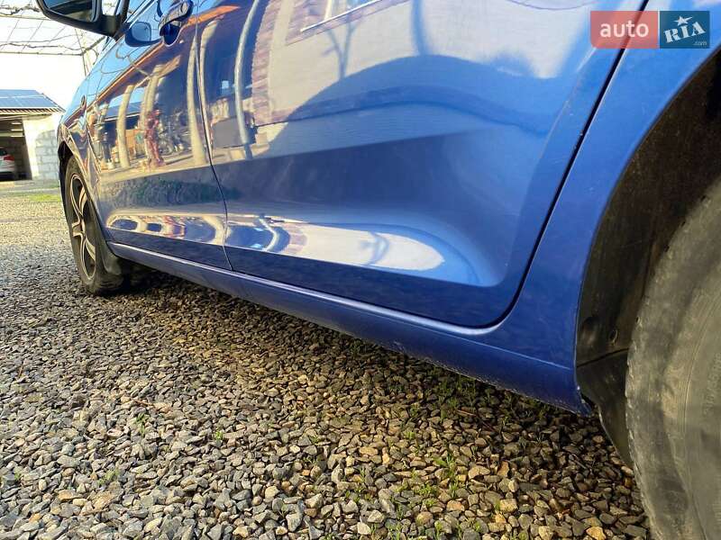 Лифтбек Skoda Rapid 2013 в Среднем