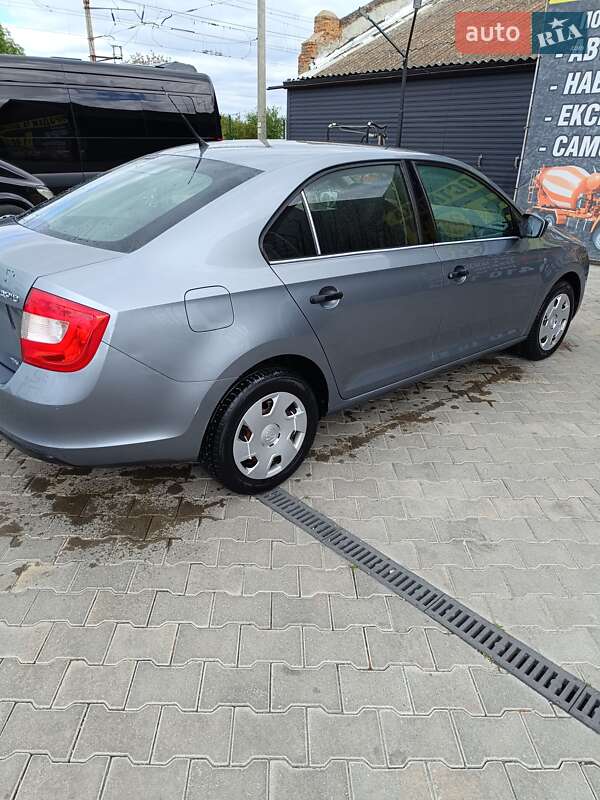 Хэтчбек Skoda Rapid 2013 в Звягеле фото 4 Хэтчбек Skoda Rapid 2013 в Звягеле