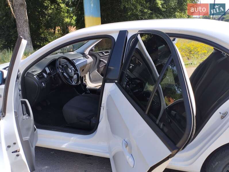 Лифтбек Skoda Rapid 2015 в Ромнах
