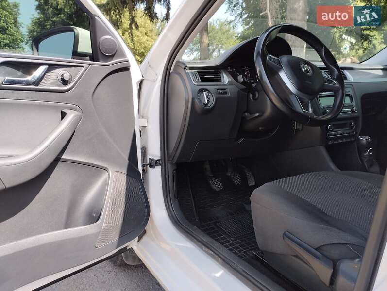 Лифтбек Skoda Rapid 2015 в Ромнах