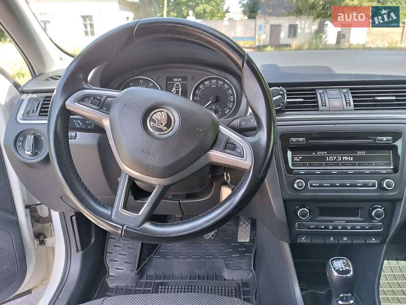 Лифтбек Skoda Rapid 2015 в Ромнах