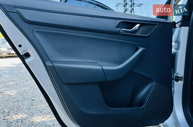 Лифтбек Skoda Rapid 2013 в 