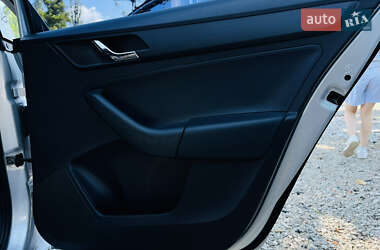 Лифтбек Skoda Rapid 2013 в 