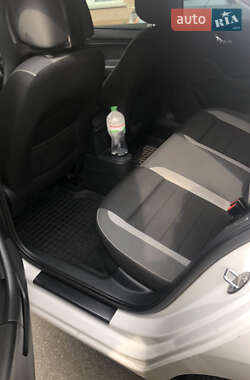 Лифтбек Skoda Rapid 2016 в 