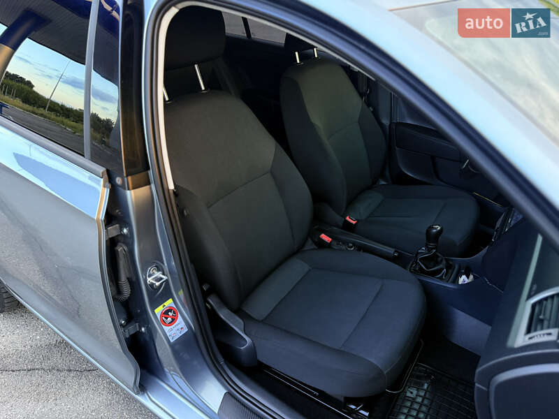 Лифтбек Skoda Rapid 2013 в Мене