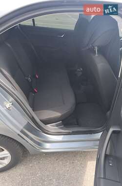 Лифтбек Skoda Rapid 2013 в 