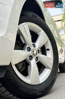 Лифтбек Skoda Rapid 2013 в 