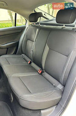 Лифтбек Skoda Rapid 2013 в 