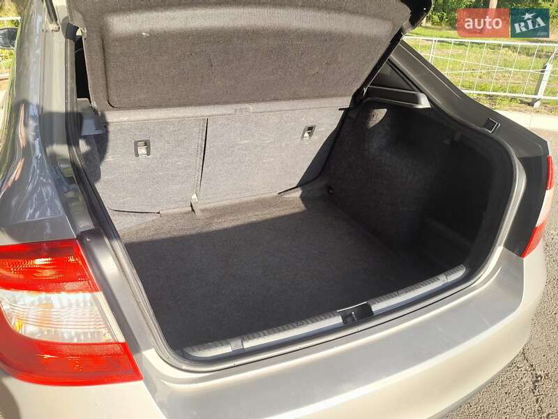Хетчбек Skoda Rapid 2013 в Києві фото 10 Хетчбек Skoda Rapid 2013 в Києві