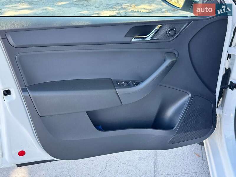 Лифтбек Skoda Rapid 2013 в Днепре
