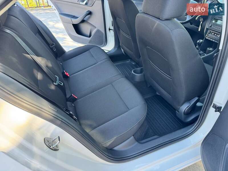 Лифтбек Skoda Rapid 2013 в Днепре