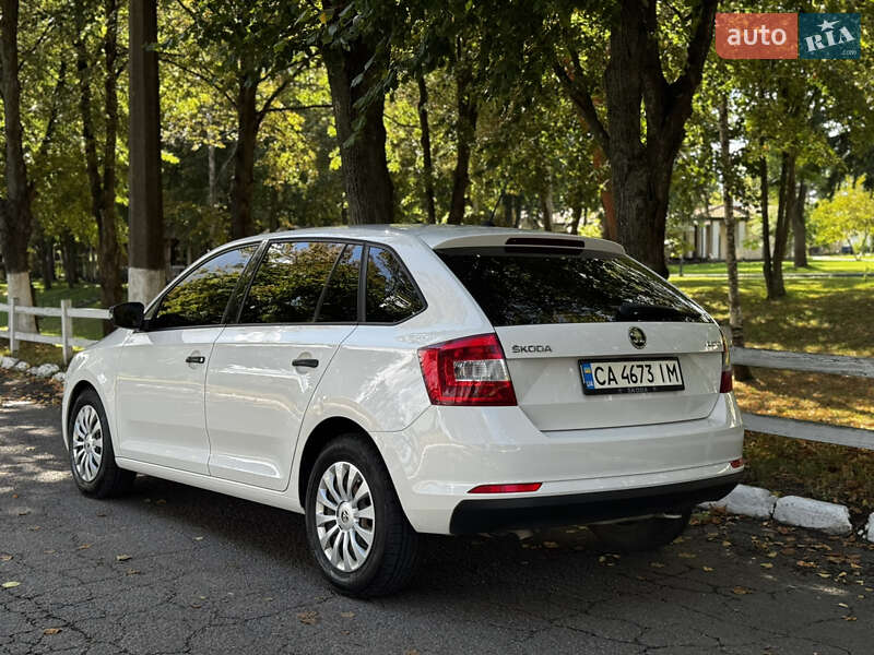Хэтчбек Skoda Rapid 2015 в Киеве