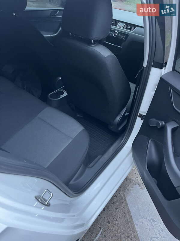 Хэтчбек Skoda Rapid 2015 в Киеве фото 11 Хэтчбек Skoda Rapid 2015 в Киеве