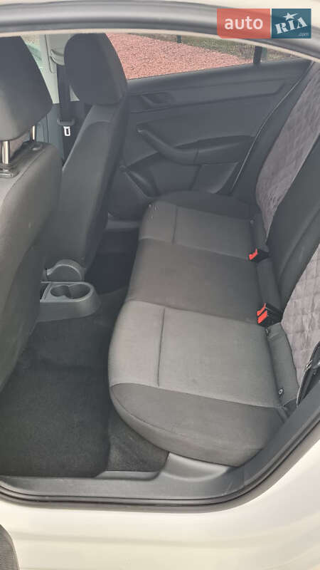 Хэтчбек Skoda Rapid 2014 в Тячеве фото 7 Хэтчбек Skoda Rapid 2014 в Тячеве