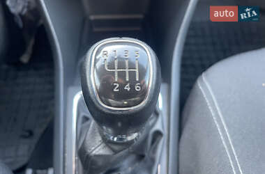 Ліфтбек Skoda Rapid 2015 в  фото 14 Ліфтбек Skoda Rapid 2015 в