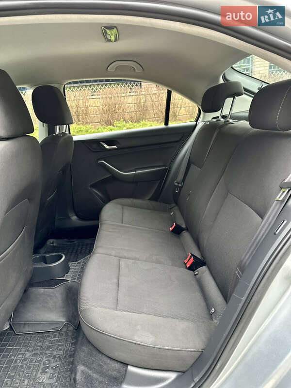 Лифтбек Skoda Rapid 2013 в Черновцах