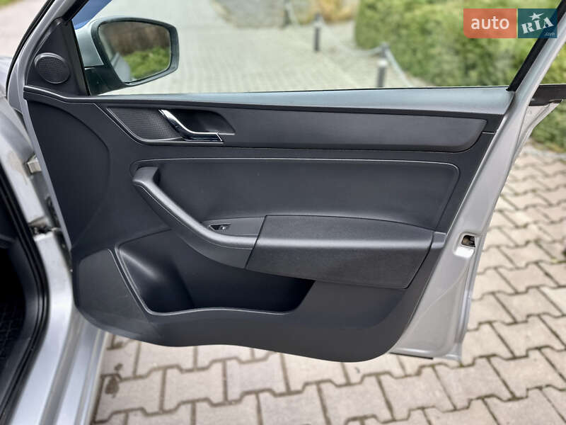 Лифтбек Skoda Rapid 2013 в Черновцах