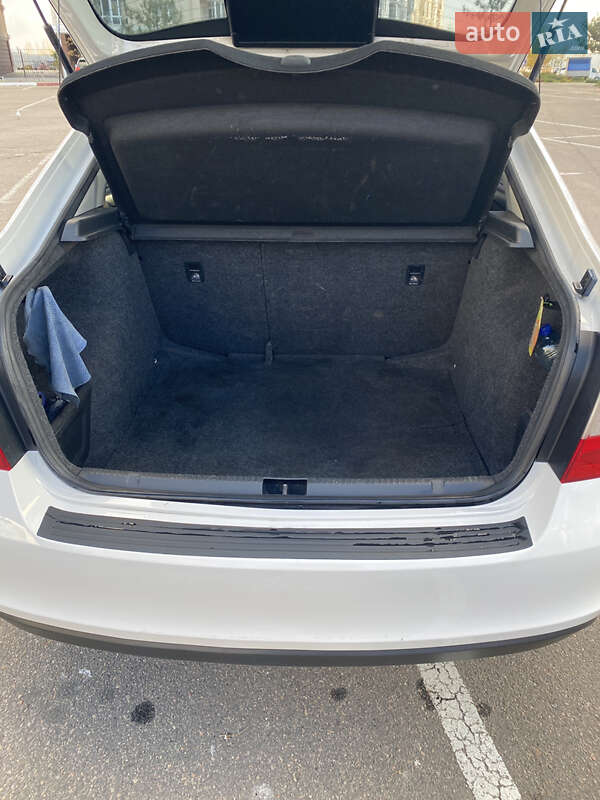 Лифтбек Skoda Rapid 2013 в Николаеве фото 13 Лифтбек Skoda Rapid 2013 в Николаеве