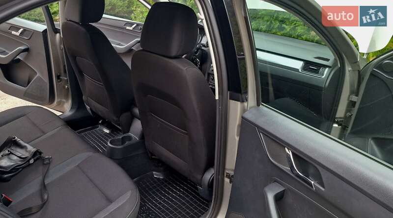 Лифтбек Skoda Rapid 2013 в Песочине фото 31 Лифтбек Skoda Rapid 2013 в Песочине