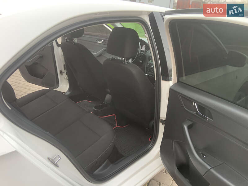 Ліфтбек Skoda Rapid 2013 в Теофіполі