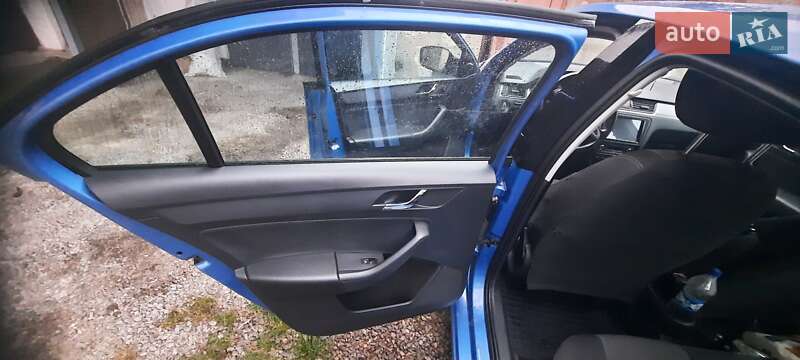 Хетчбек Skoda Rapid 2013 в Помічній