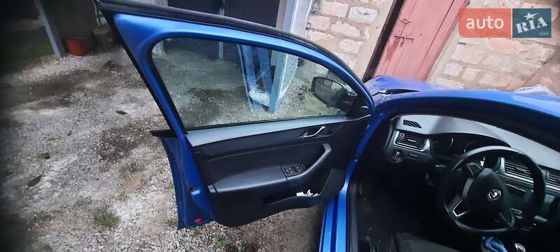 Хетчбек Skoda Rapid 2013 в Помічній