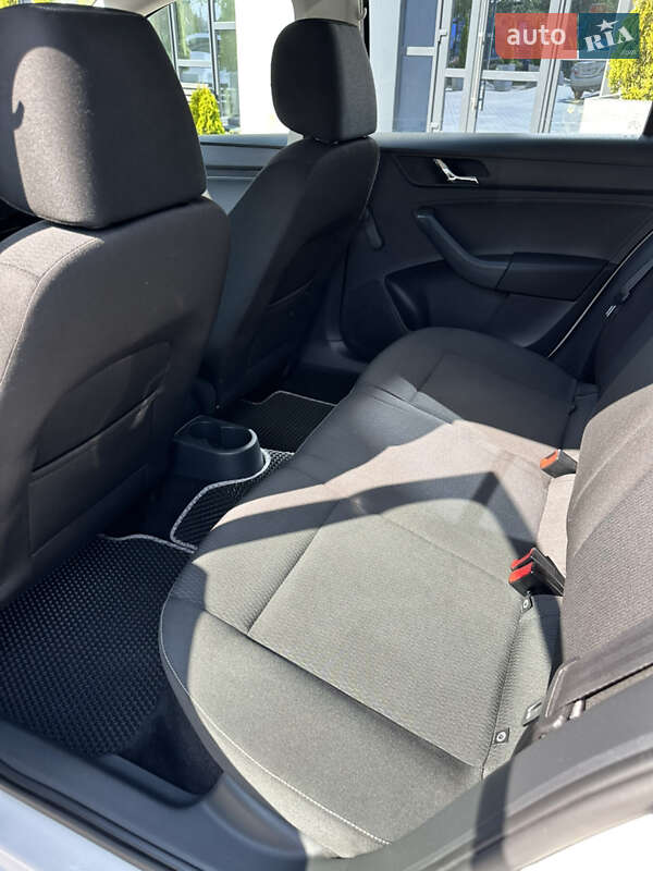 Лифтбек Skoda Rapid 2013 в Ровно