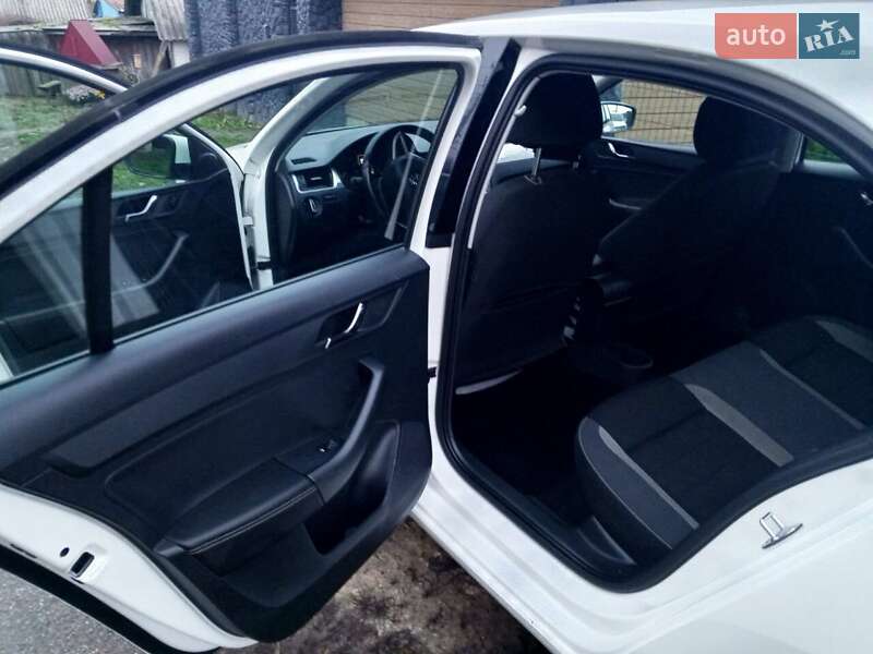 Хетчбек Skoda Rapid 2017 в Києві фото 4 Хетчбек Skoda Rapid 2017 в Києві