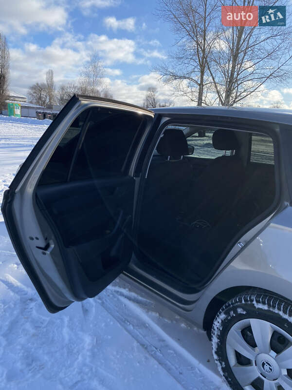 Хэтчбек Skoda Rapid 2014 в Чернигове фото 14 Хэтчбек Skoda Rapid 2014 в Чернигове