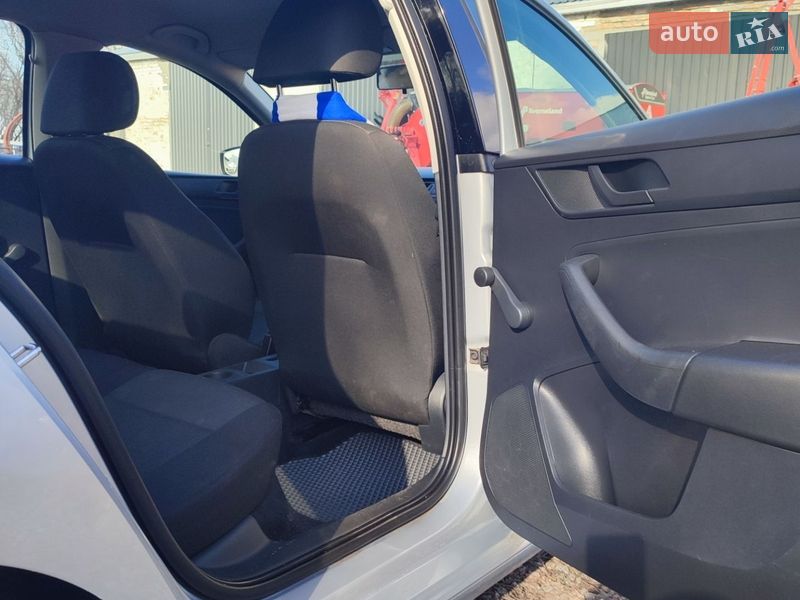 Лифтбек Skoda Rapid 2014 в Драбове фото 11 Лифтбек Skoda Rapid 2014 в Драбове