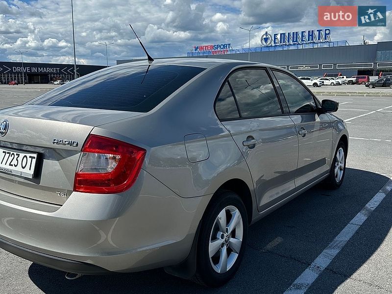Хэтчбек Skoda Rapid 2013 в Днепре