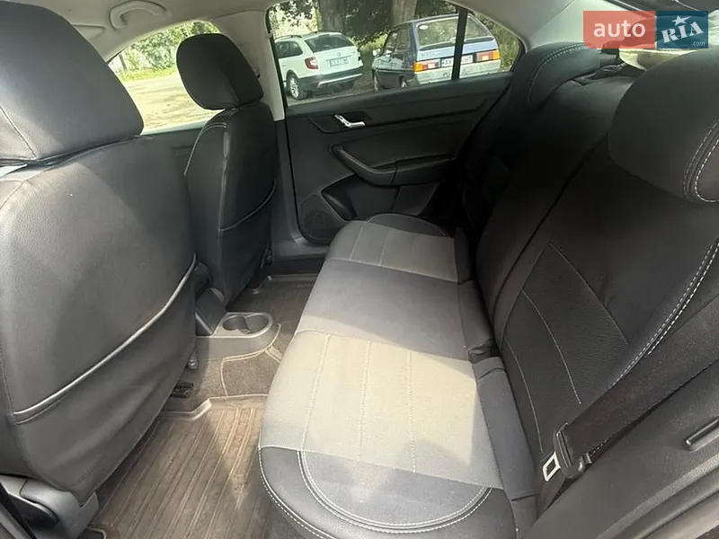 Skoda Rapid 2013 VIN TMBAN2NH2EB101228 фото оголошення 9 з 53