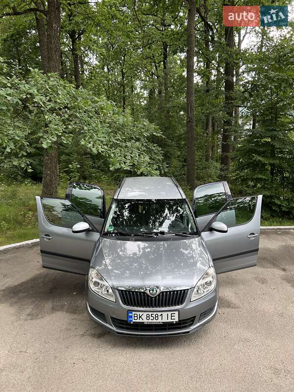 Микровэн Skoda Roomster 2010 в Ровно