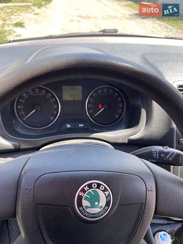 Мікровен Skoda Roomster 2012 в Чернівцях фото 18 Мікровен Skoda Roomster 2012 в Чернівцях