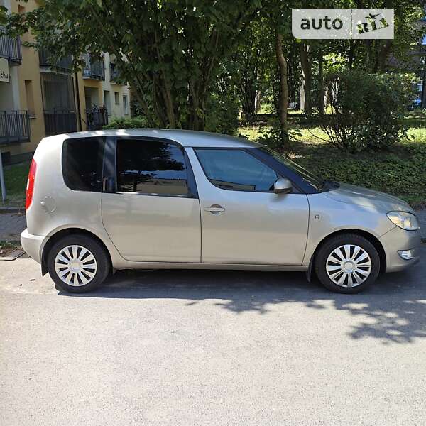 Микровэн Skoda Roomster 2010 в Киеве