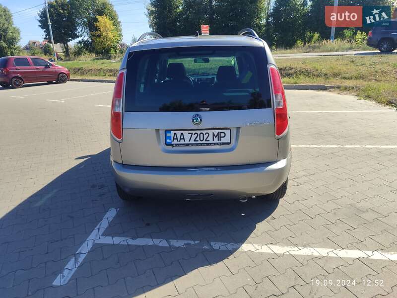 Микровэн Skoda Roomster 2011 в Киеве