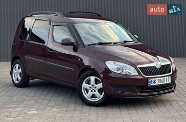 Микровэн Skoda Roomster 2011 в Сарнах