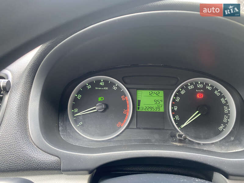 Микровэн Skoda Roomster 2007 в Львове фото 10 Микровэн Skoda Roomster 2007 в Львове