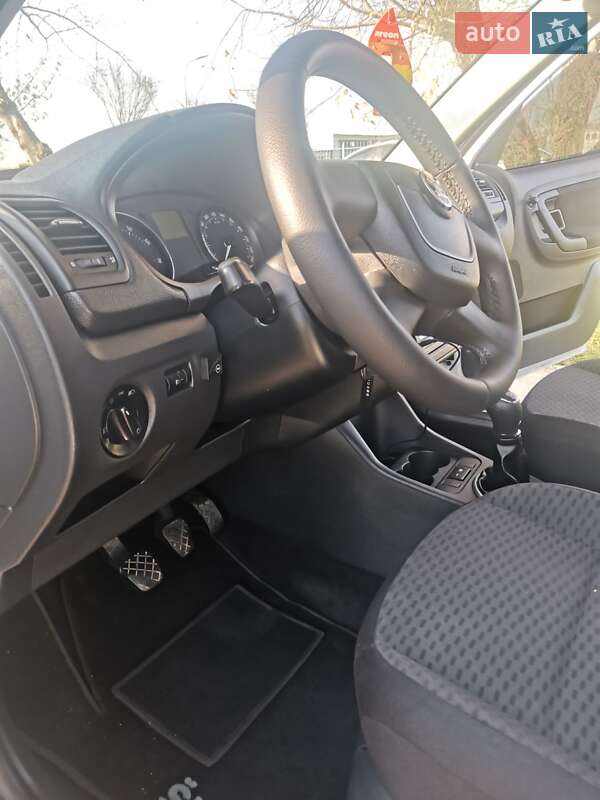 Микровэн Skoda Roomster 2010 в Великом Дальнике