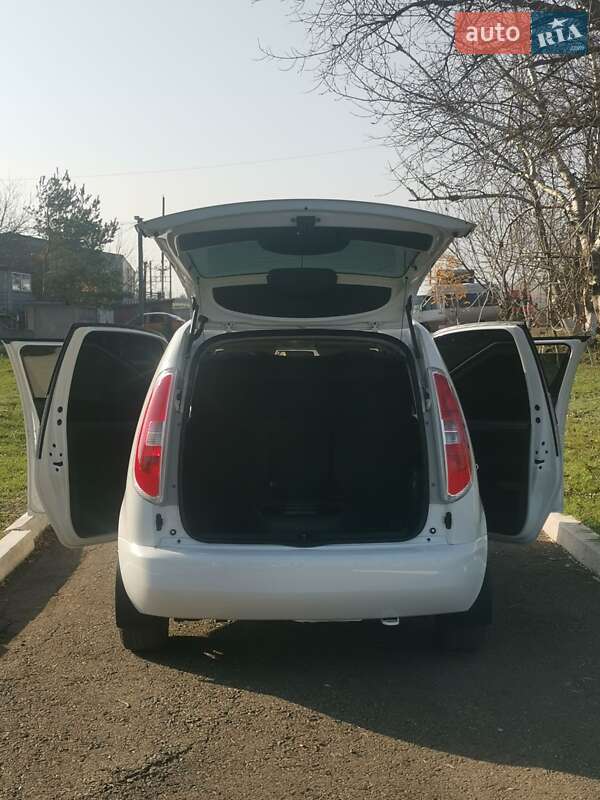 Микровэн Skoda Roomster 2010 в Великом Дальнике