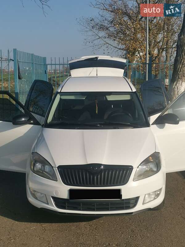 Микровэн Skoda Roomster 2010 в Великом Дальнике
