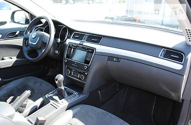 Седан Skoda Superb 2011 в Киеве