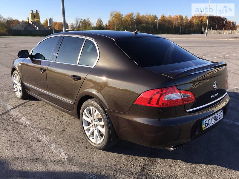 Седан Skoda Superb 2012 в Львові