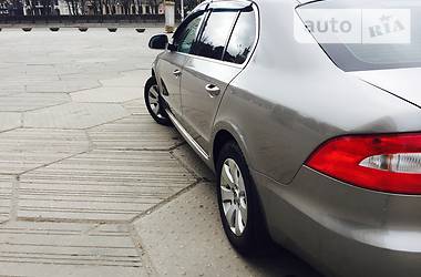 Седан Skoda Superb 2011 в 