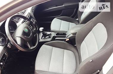 Седан Skoda Superb 2011 в 