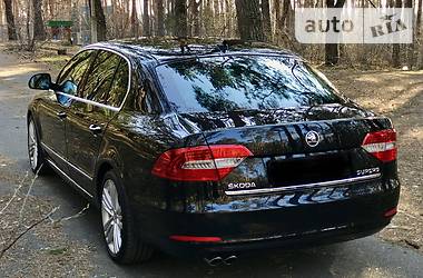 Седан Skoda Superb 2015 в Киеве