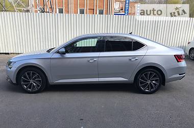 Седан Skoda Superb 2016 в Киеве