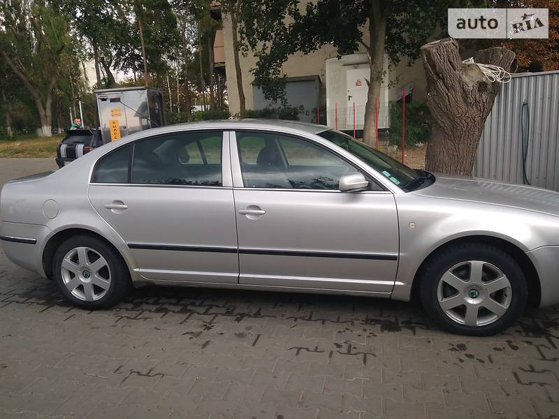 Седан Skoda Superb 2004 в Черновцах